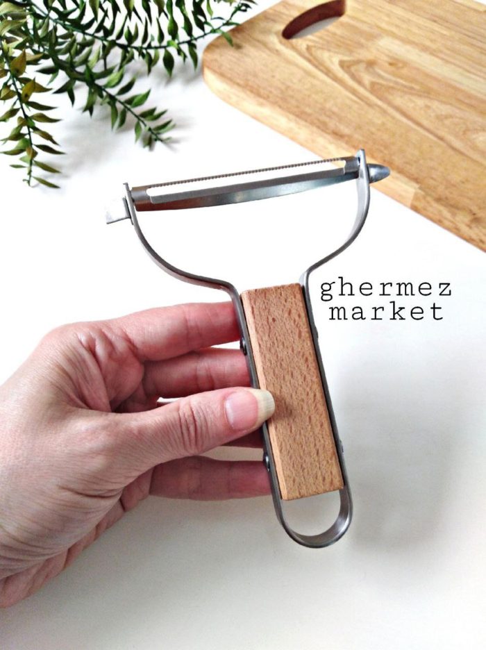 رشته کن کلم و پوست کن شنگیا با دسته چوبی